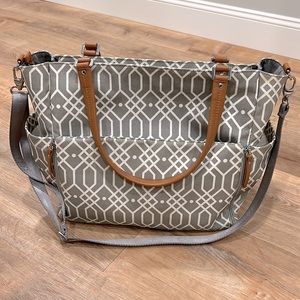Breastfeeding tote bag with pump (optional).
